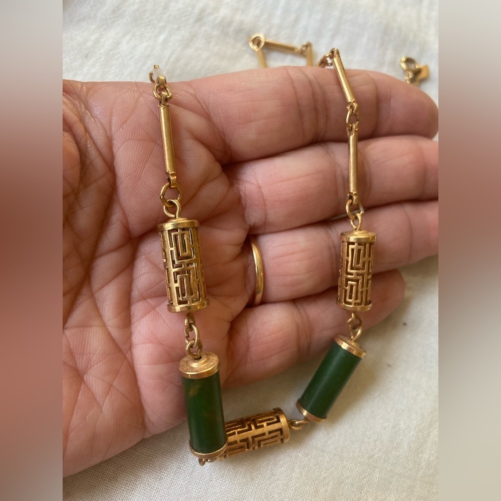 Sarah Coventry Faux Jade Necklace - Picture 8 of 9